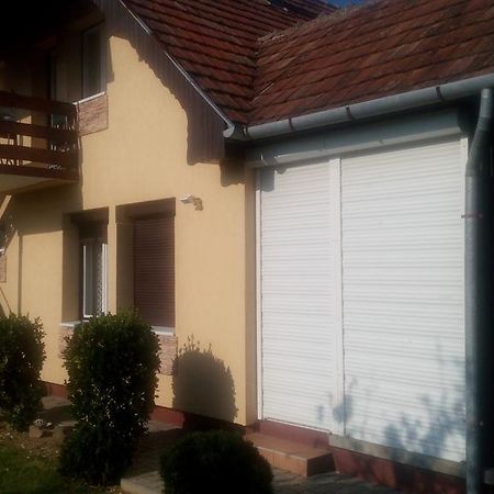 Orszag Apartmanhaz Залакарос Екстериор снимка